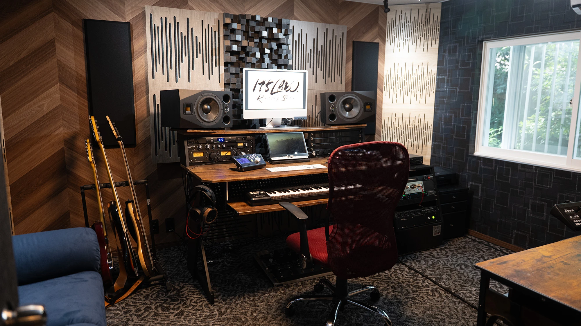 Studio gallery photo 01