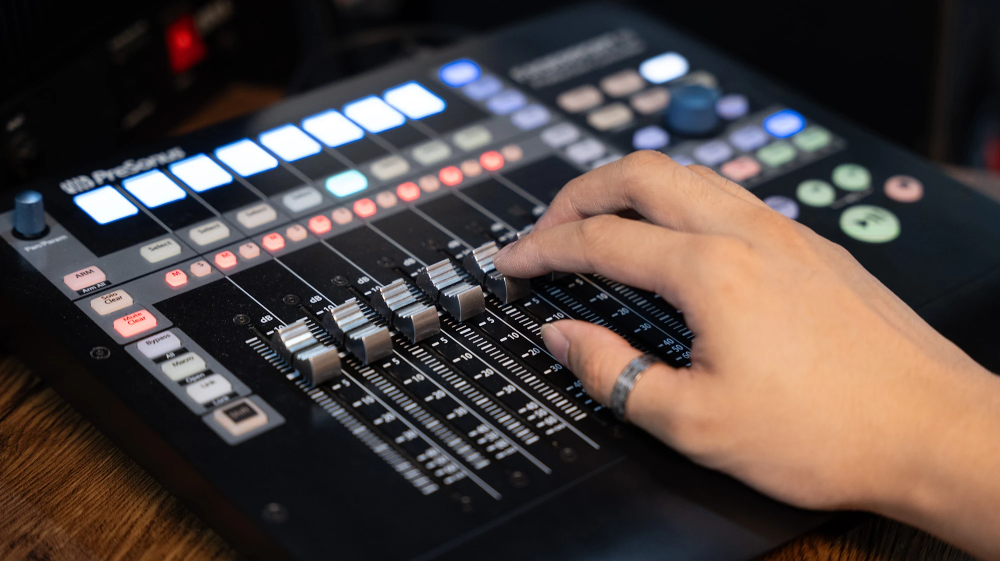 Studio gallery photo 06